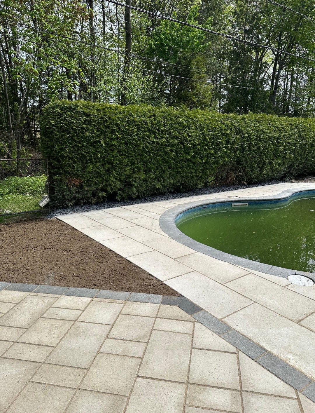 Aménagement extérieur en pavé-uni