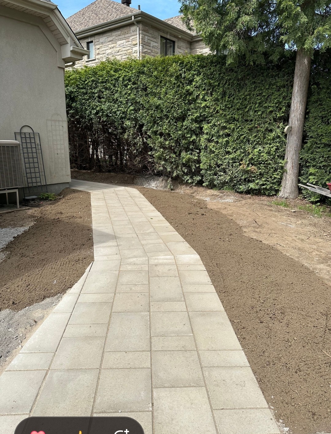 Entrée de cour en pavé-uni